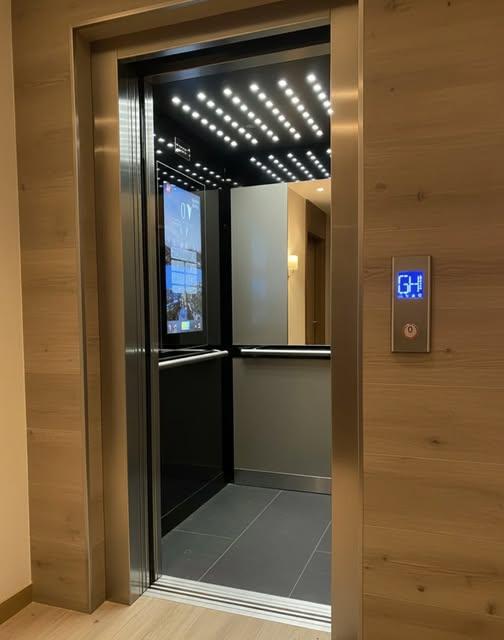 Thang máy tải khách Movilift